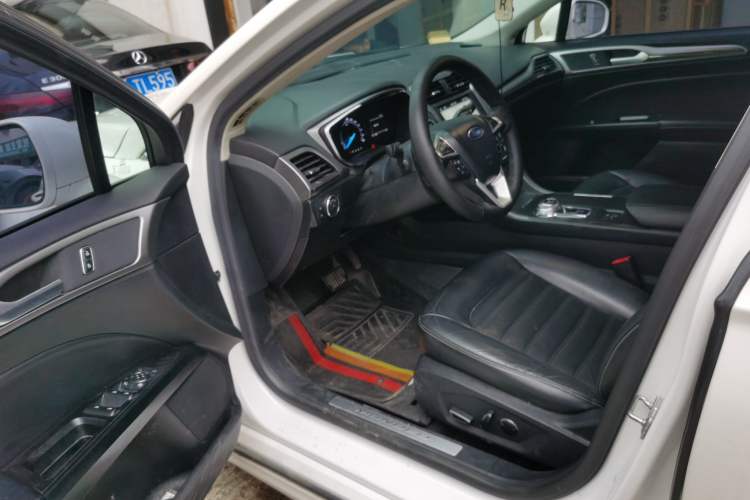 Used Ford Mondeo 2017 EcoBoost 200 Luxury Model Driver Seat