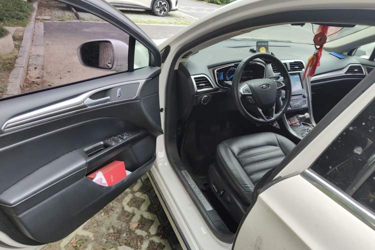 Used Ford Mondeo 2017 EcoBoost 180 Luxury Model Driver Seat