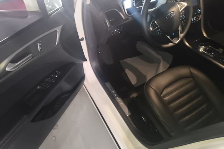 Used Ford Mondeo 2017 Restyled EcoBoost 180 Luxury Version Driver Seat