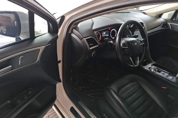 Used Ford Mondeo 2017 EcoBoost 180 Stylish Model Driver Seat