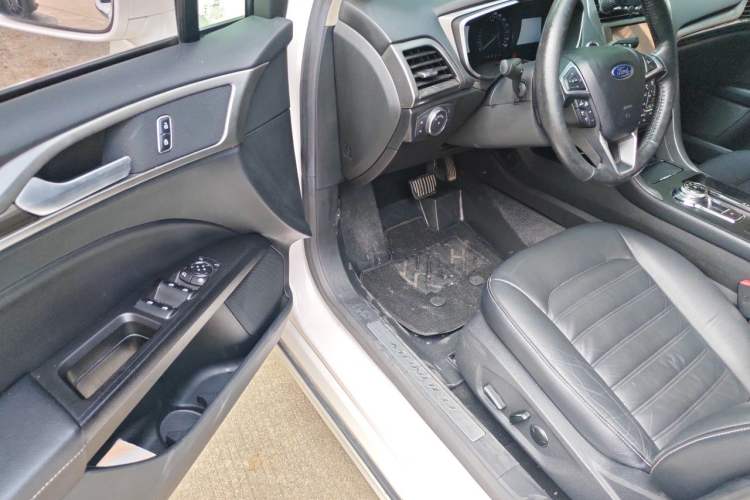 Used Ford Mondeo 2017 EcoBoost 180 Luxury Model Driver Seat