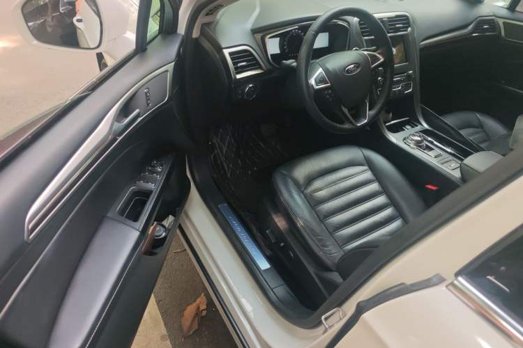 Used Ford Mondeo 2017 EcoBoost 180 Luxury Model Driver Seat