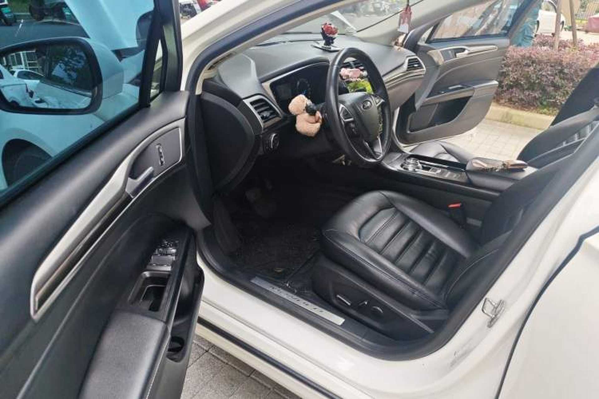 Used Ford Mondeo 2017 EcoBoost 180 Stylish Model Driver Seat