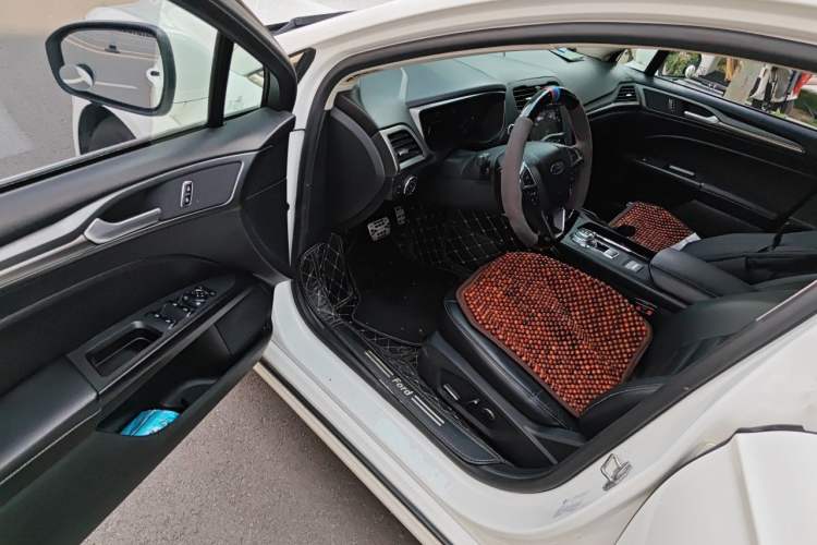 Used Ford Mondeo 2017 EcoBoost 180 Stylish Model Driver Seat