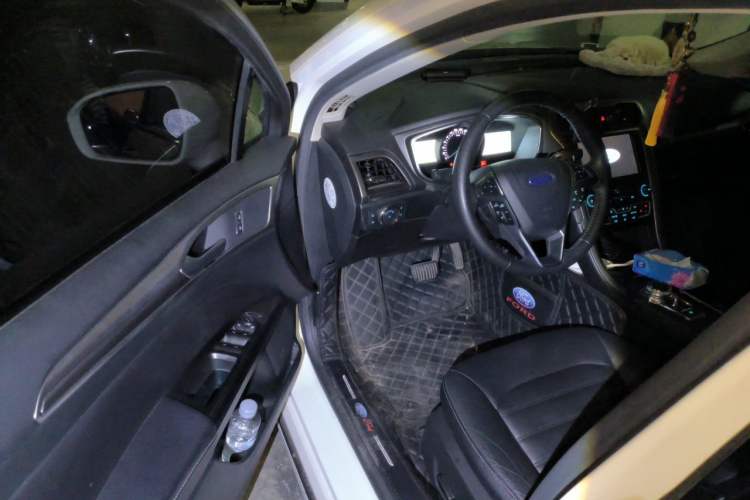 Used Ford Mondeo 2017 Facelifted EcoBoost 200 Luxury Version Driver Seat
