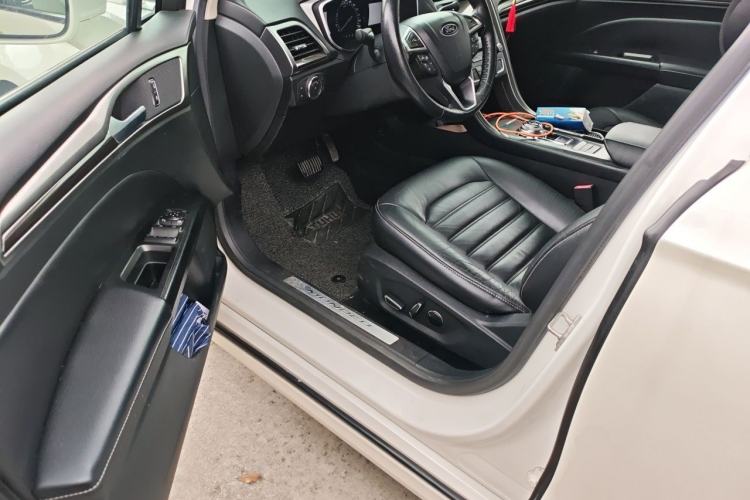 Used Ford Mondeo 2017 EcoBoost 180 Luxury Model Driver Seat