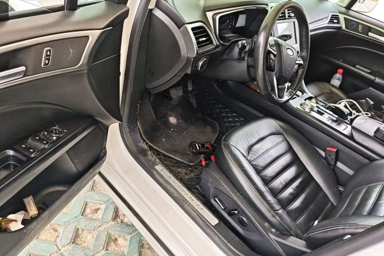 Used Ford Mondeo 2017 EcoBoost 180 Luxury Model Driver Seat