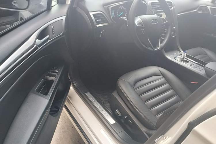 Used Ford Mondeo 2017 EcoBoost 200 Luxury Model Driver Seat