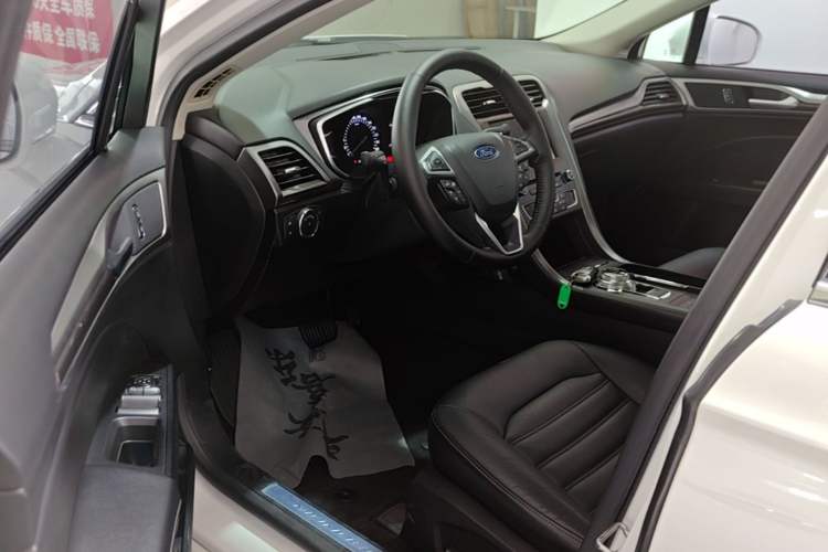 Used Ford Mondeo 2017 EcoBoost 180 Luxury Model Driver Seat