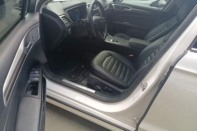 Used Ford Mondeo 2017 EcoBoost 180 Stylish Model Driver Seat