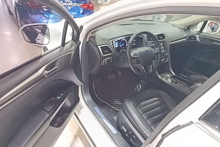 Used Ford Mondeo 2017 Facelifted EcoBoost 200 Luxury Version Driver Seat