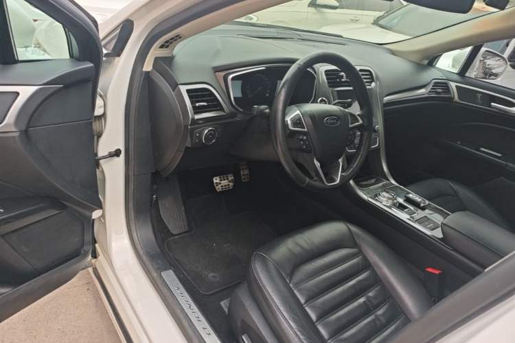 Used Ford Mondeo 2017 EcoBoost 180 Luxury Model Driver Seat