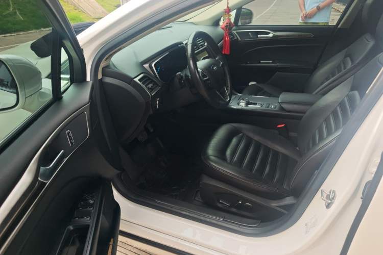 Used Ford Mondeo 2017 EcoBoost 200 Luxury Model Driver Seat