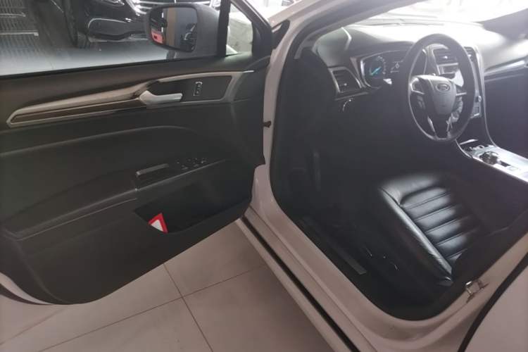 Used Ford Mondeo 2017 EcoBoost 180 Luxury Model Driver Seat