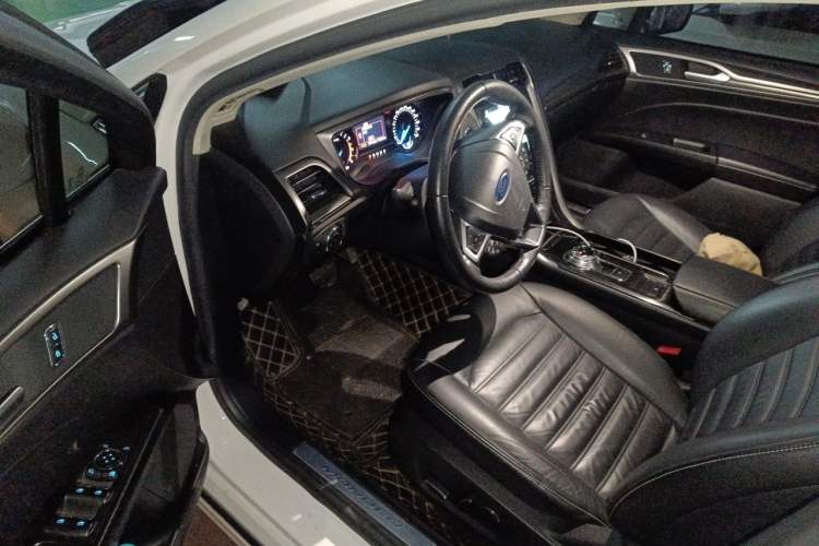 Used Ford Mondeo 2017 EcoBoost 180 Stylish Model Driver Seat