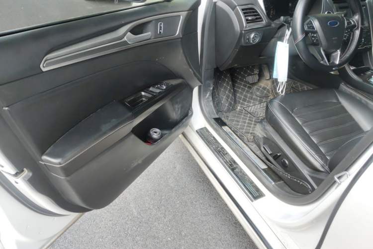Used Ford Mondeo 2017 EcoBoost 180 Stylish Model Driver Seat