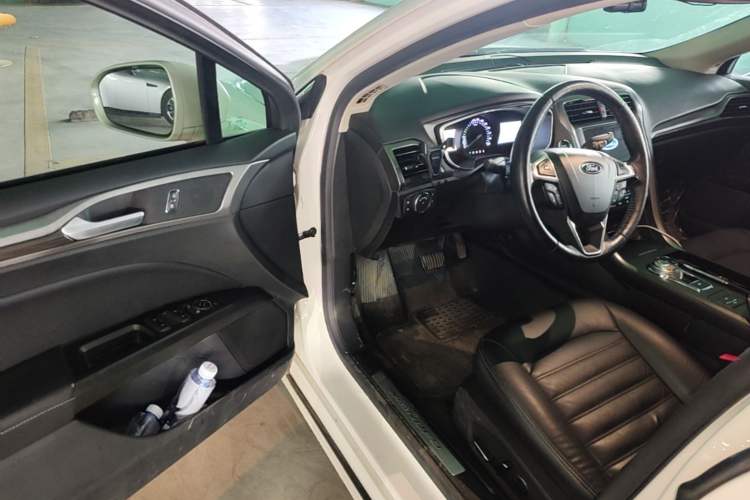 Used Ford Mondeo 2017 EcoBoost 200 Luxury Model Driver Seat