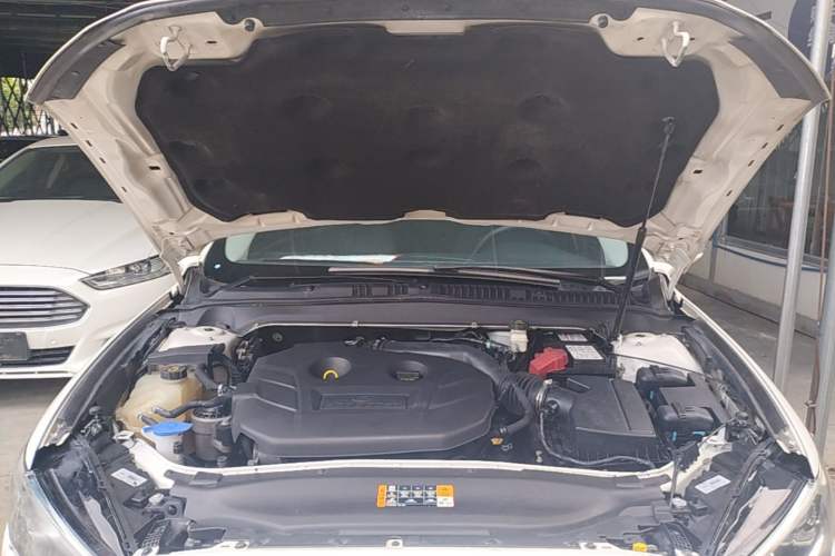 Used Ford Mondeo 2017 EcoBoost 200 Luxury Model Engine Bay