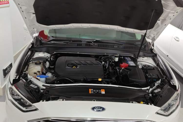 Used Ford Mondeo 2017 EcoBoost 180 Luxury Model Engine Bay