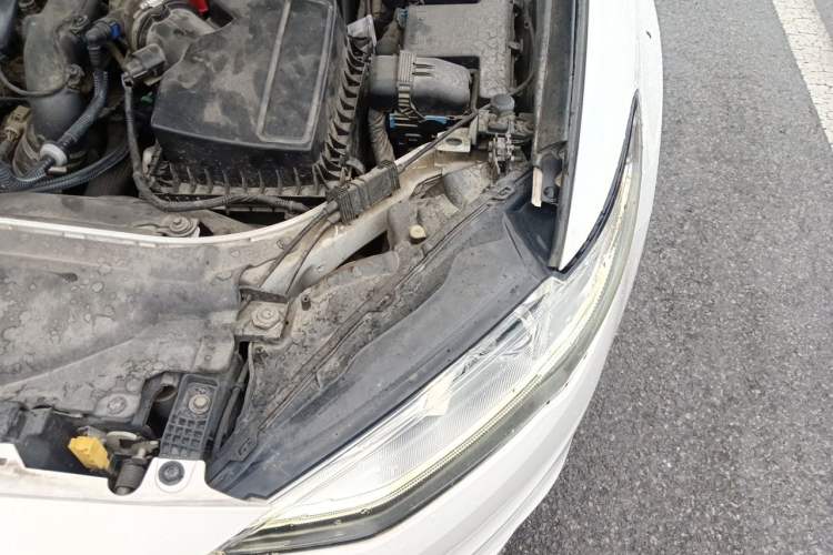 Used Ford Mondeo 2017 EcoBoost 180 Stylish Model Engine Bay Left