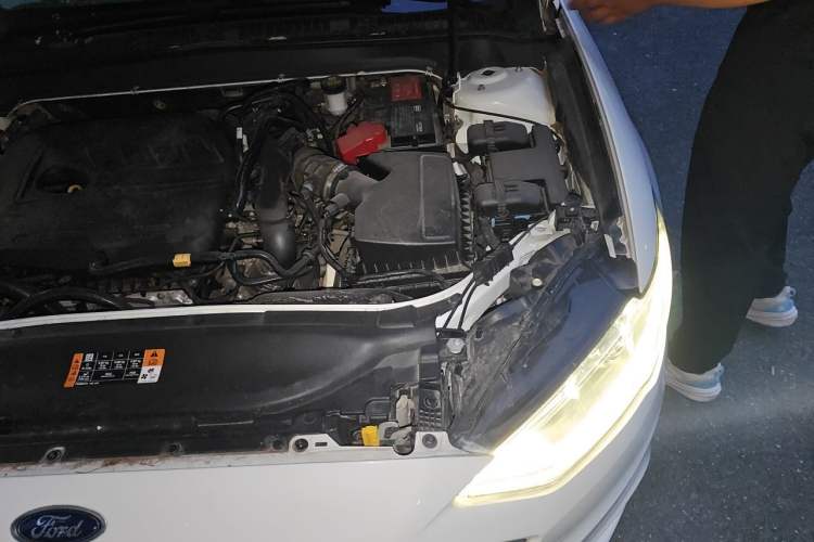 Used Ford Mondeo 2017 EcoBoost 180 Stylish Model Engine Bay Left