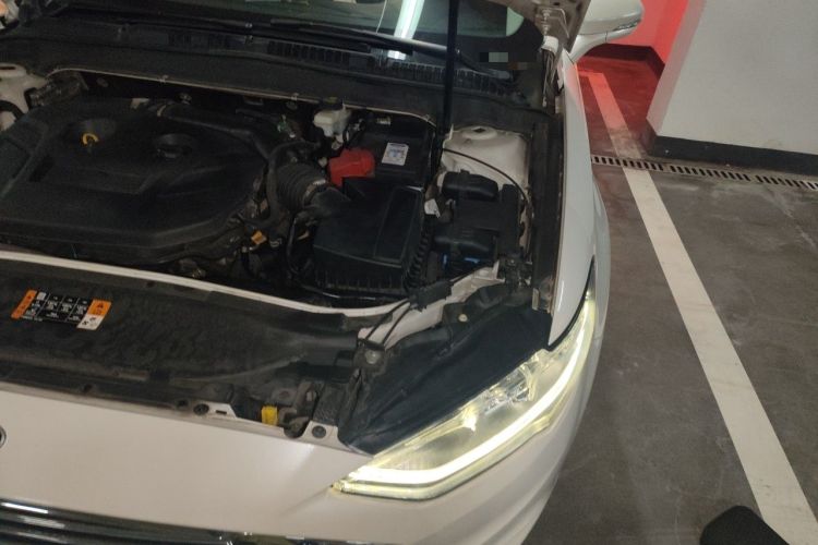 Used Ford Mondeo 2017 EcoBoost 200 Stylish Model Engine Bay Left