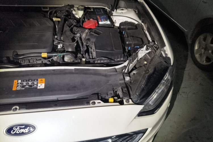 Used Ford Mondeo 2017 EcoBoost 180 Stylish Model Engine Bay Left