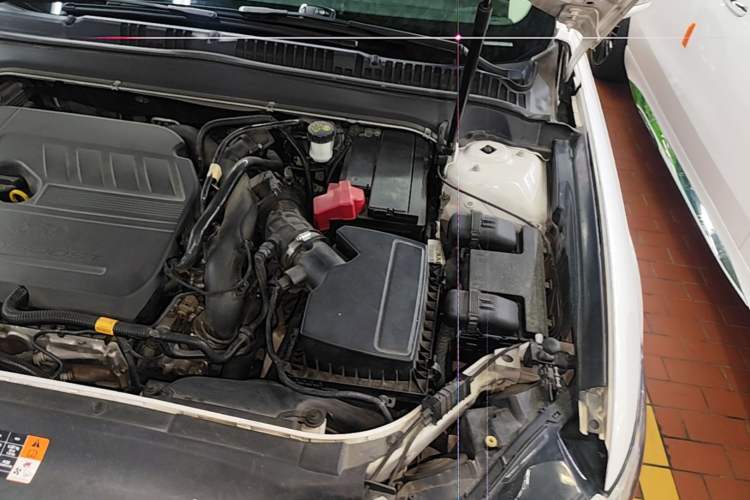 Used Ford Mondeo 2017 EcoBoost 180 Stylish Model Engine Bay Left