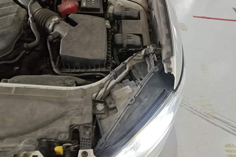 Used Ford Mondeo 2017 EcoBoost 200 Luxury Model Engine Bay Left