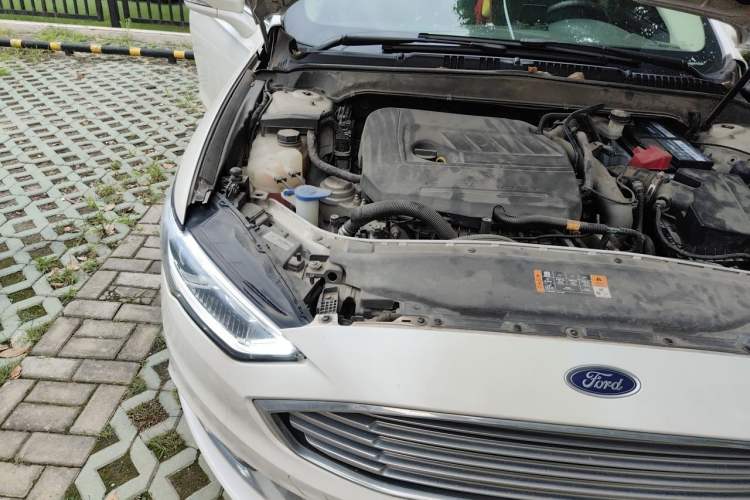 Used Ford Mondeo 2017 EcoBoost 180 Luxury Model Engine Bay Right