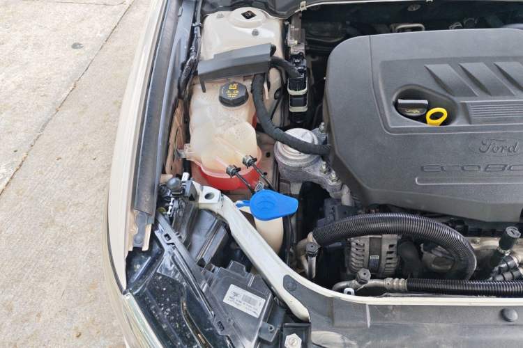 Used Ford Mondeo 2017 EcoBoost 180 Luxury Model Engine Bay Right