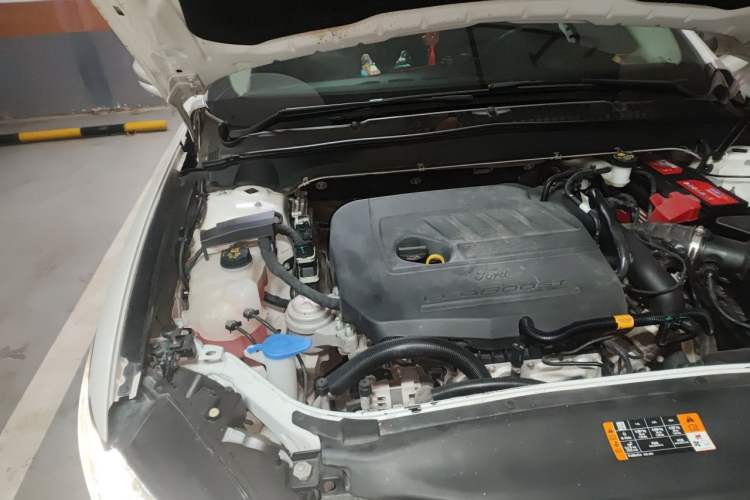 Used Ford Mondeo 2017 EcoBoost 180 Stylish Model Engine Bay Right
