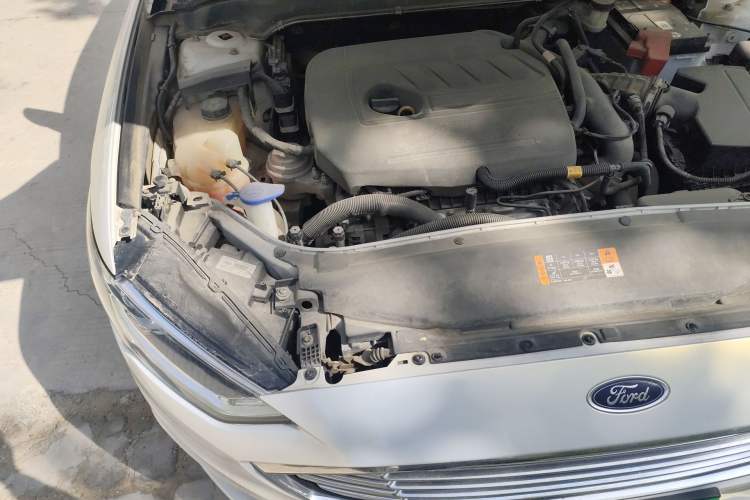 Used Ford Mondeo 2017 EcoBoost 180 Luxury Model Engine Bay Right