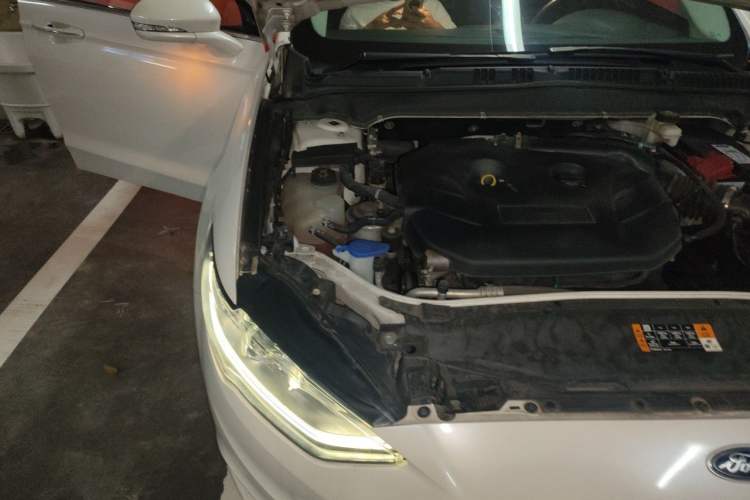 Used Ford Mondeo 2017 EcoBoost 200 Stylish Model Engine Bay Right