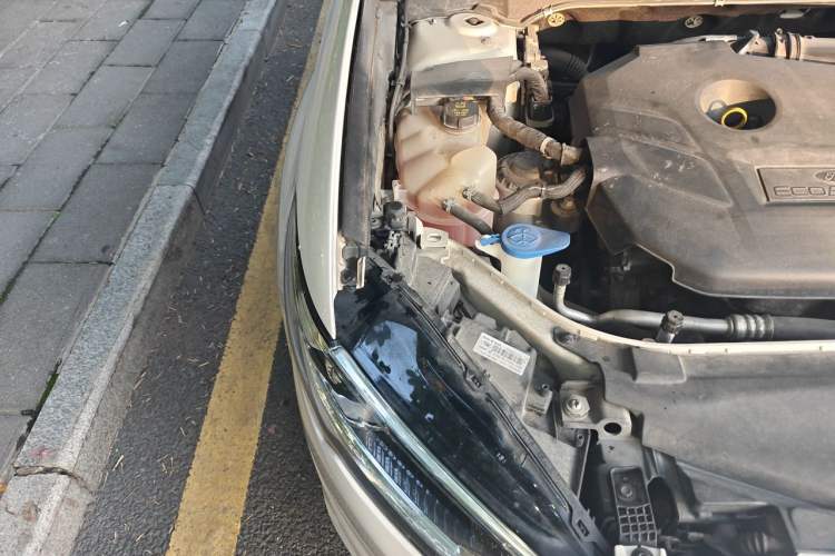 Used Ford Mondeo 2017 EcoBoost 200 Luxury Model Engine Bay Right