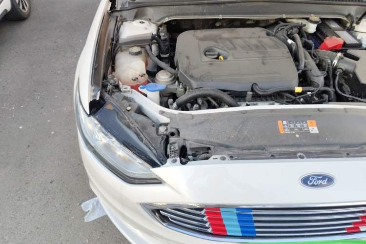Used Ford Mondeo 2017 EcoBoost 180 Stylish Model Engine Bay Right