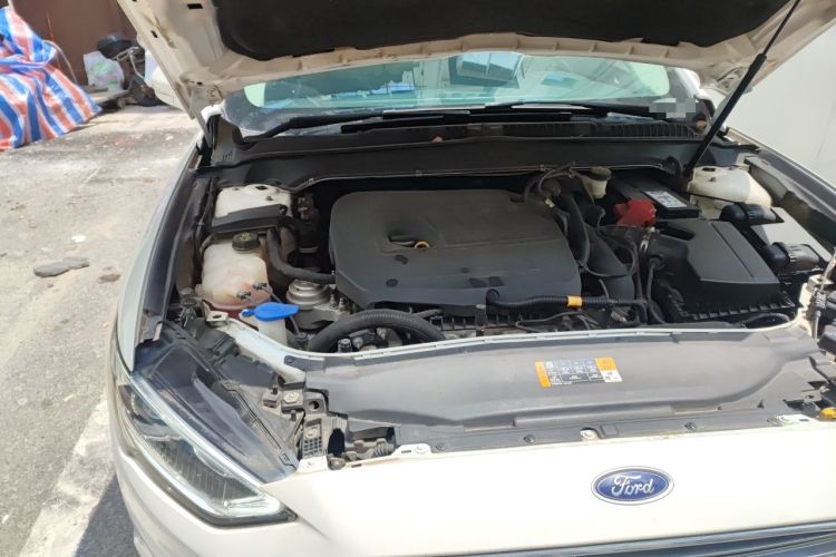 Used Ford Mondeo 2017 EcoBoost 180 Luxury Model Engine Bay Right