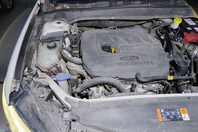 Used Ford Mondeo 2017 EcoBoost 180 Stylish Model Engine Bay Right