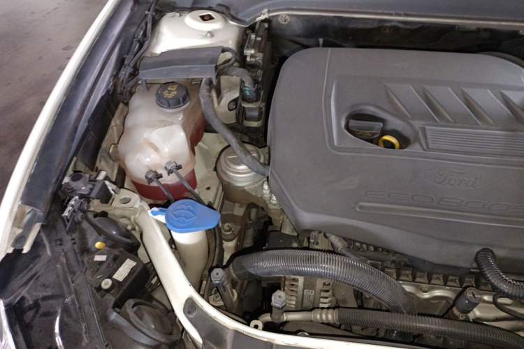 Used Ford Mondeo 2017 EcoBoost 180 Stylish Model Engine Bay Right