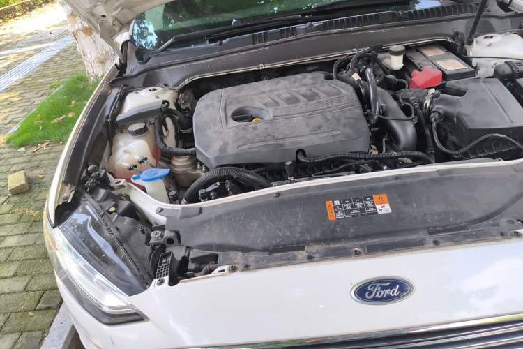 Used Ford Mondeo 2017 EcoBoost 180 Stylish Model Engine Bay Right