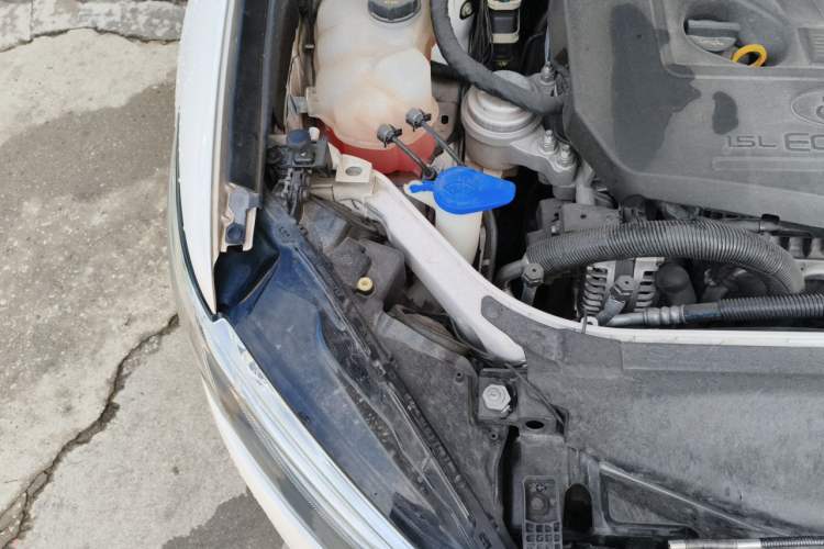 Used Ford Mondeo 2017 EcoBoost 180 Stylish Model Engine Bay Right