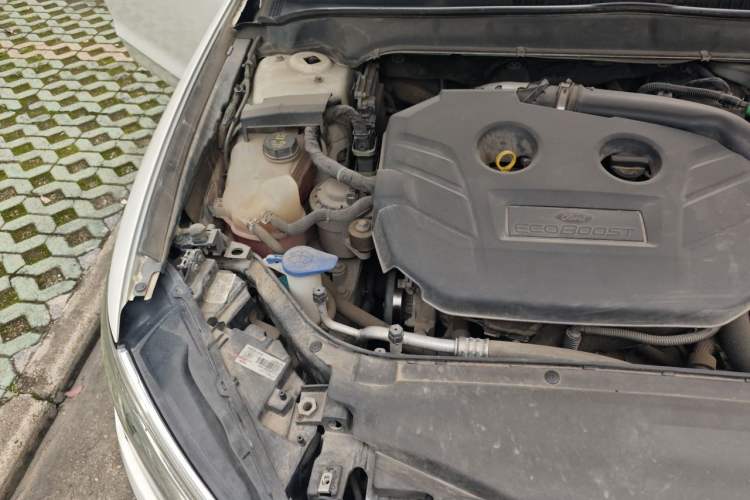Used Ford Mondeo 2017 EcoBoost 200 Stylish Model Engine Bay Right