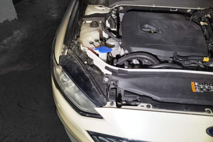 Used Ford Mondeo 2017 EcoBoost 180 Stylish Model Engine Bay Right