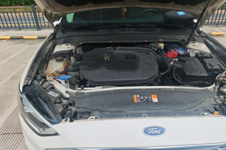 Used Ford Mondeo 2017 EcoBoost 200 Luxury Model Engine Bay Right