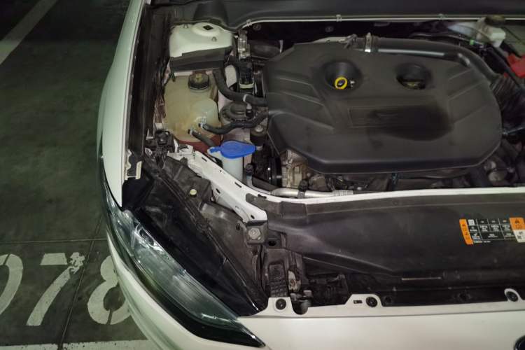 Used Ford Mondeo 2017 EcoBoost 200 Stylish Model Engine Bay Right