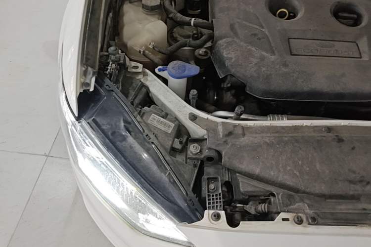 Used Ford Mondeo 2017 EcoBoost 200 Luxury Model Engine Bay Right