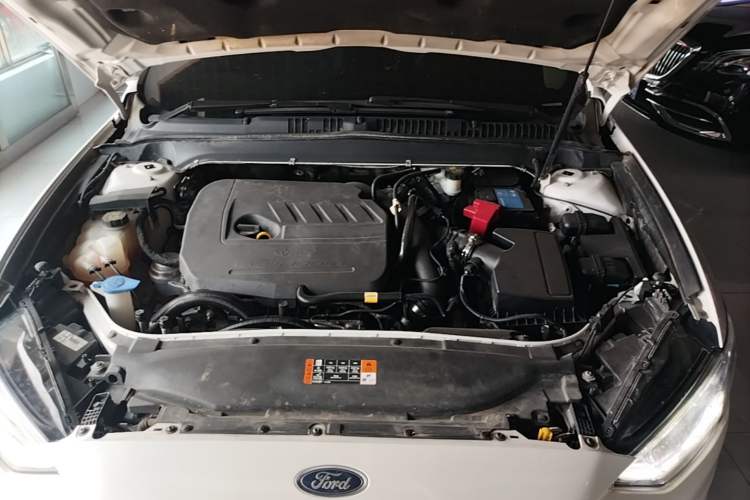 Used Ford Mondeo 2017 EcoBoost 180 Luxury Model Engine Bay