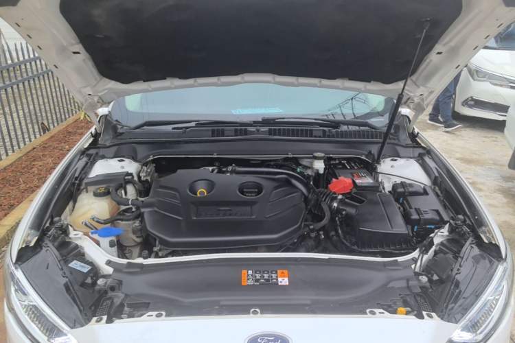 Used Ford Mondeo 2017 EcoBoost 200 Luxury Model Engine Bay