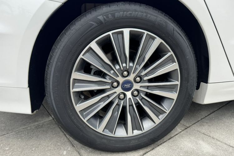Used Ford Mondeo 2017 Restyled EcoBoost 180 Luxury Version Exterior 5