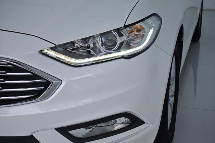 Used Ford Mondeo 2017 EcoBoost 180 Comfort Model Exterior 6